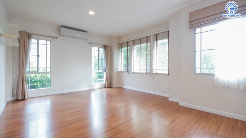 *****บ้านเดี่ยวมือสอง ม. มัณฑนา แจ้งวัฒนะ-ราชพฤกษ์ บ้านสวยมาก พร้อมเข้าอยู่ เนื้อที่กว่า 58.40  ฟังก์ชันครบครัน 3 ห้องนอน 3 ห้องน้ำ พร้อมมีห้องอเนกประสงค์ 1 ห้อง 2 ที่จอดรถ บรรยากาศร่มรื่นมาก พร้อมแวดล้อมไปด้วยสิ่งอำนวยความสะดวก และสาธารณูปโภคมากมาย  บนทำเลดี ที่เชื่อมสู่ถ.แจ้งวัฒนะได้อย่างรวดเร็ว